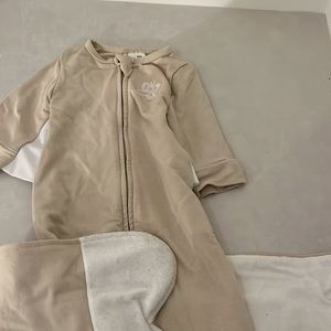 M/L Butterfly Swaddle